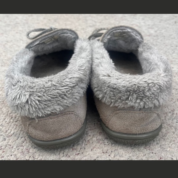 Classic Grey Leather Minnetonka Moccasin Style Faux Fur Slippers Women's Size 8 - Picture 4 of 8